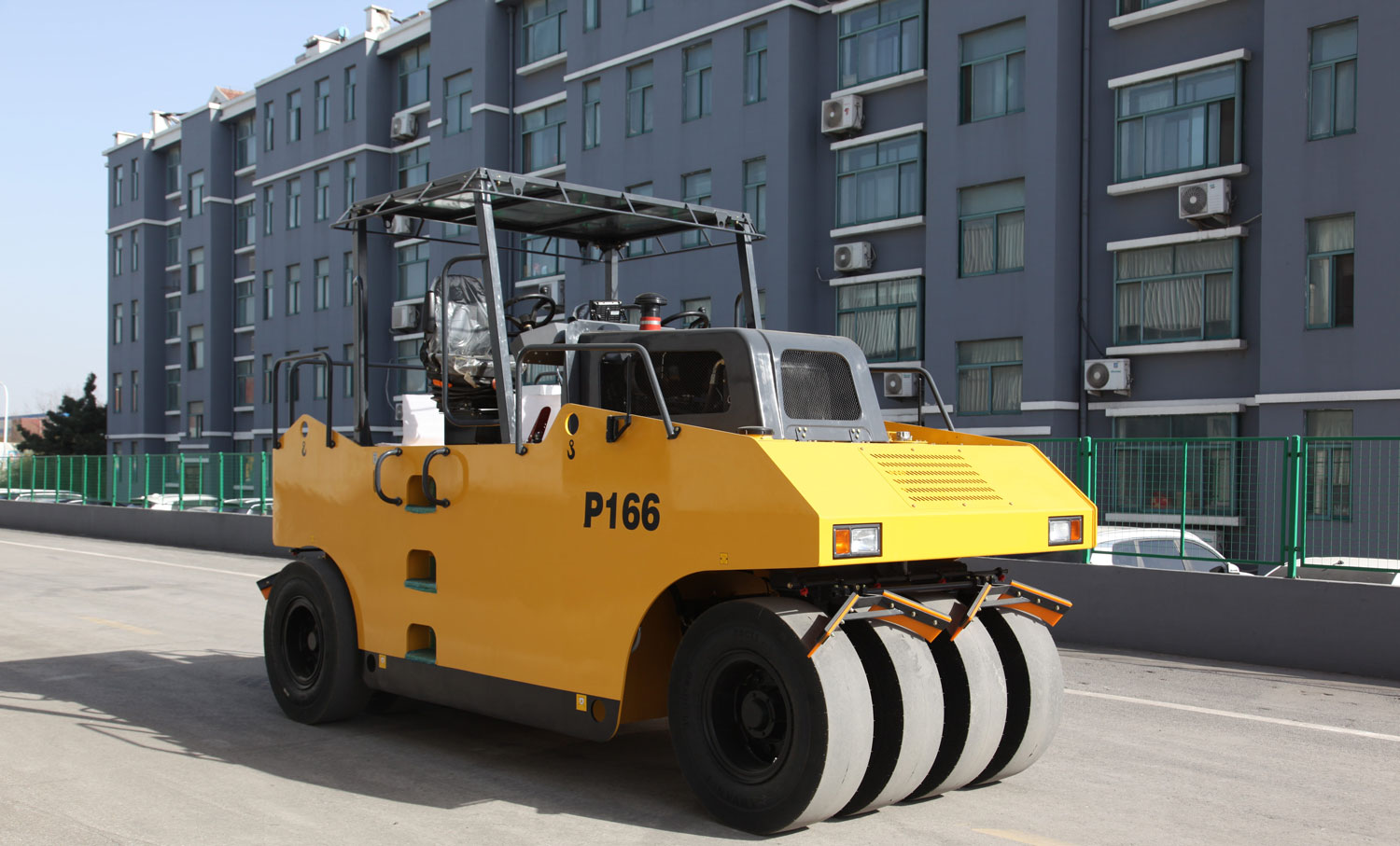 SHANBO P166 (Without Cab) Pneumatic Tire Roller